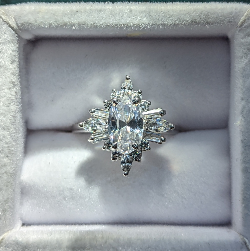 Beautiful Art Deco Starburst Ring